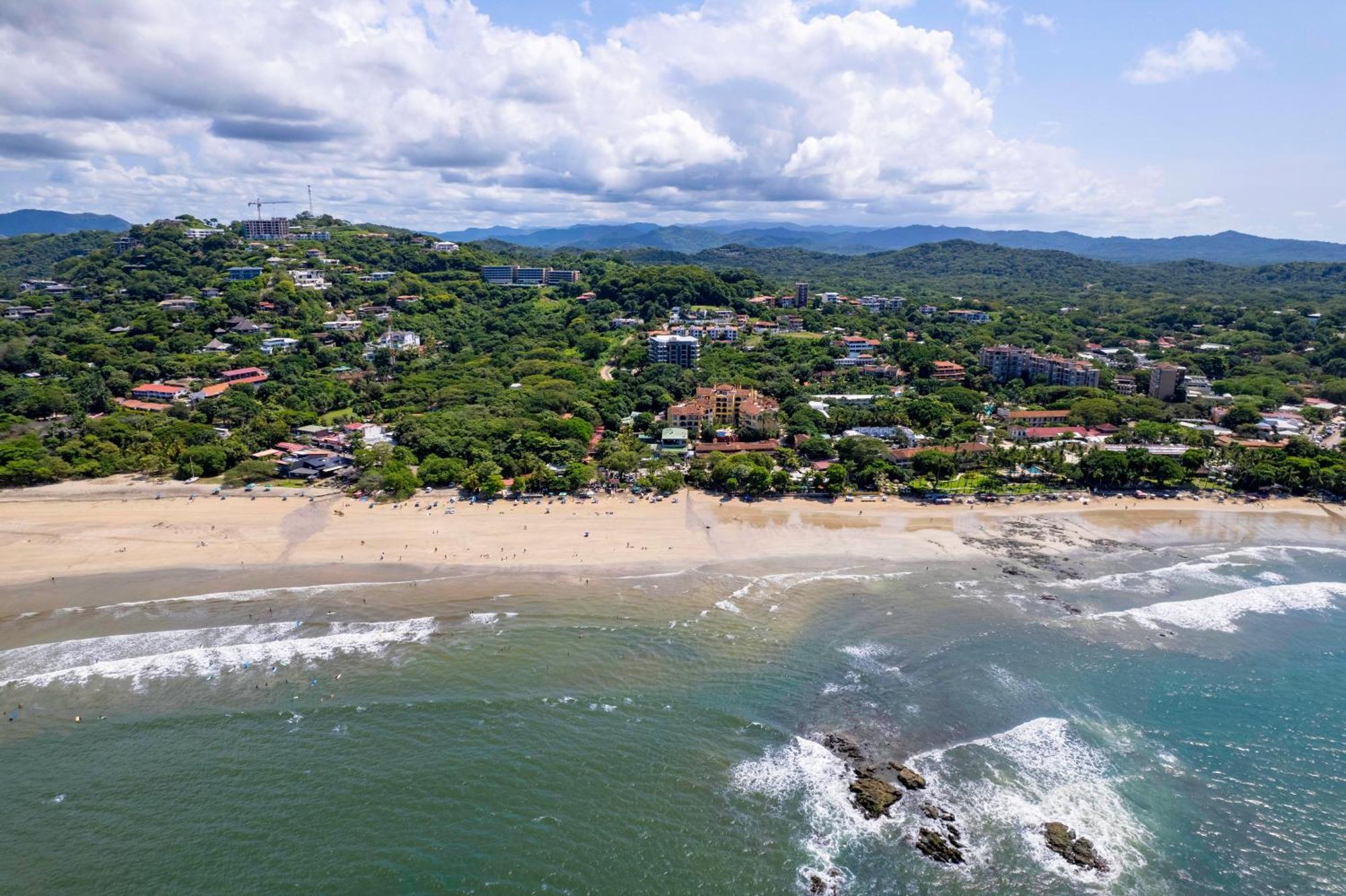 Iguana Surf Camp Tamarindo Exterior foto